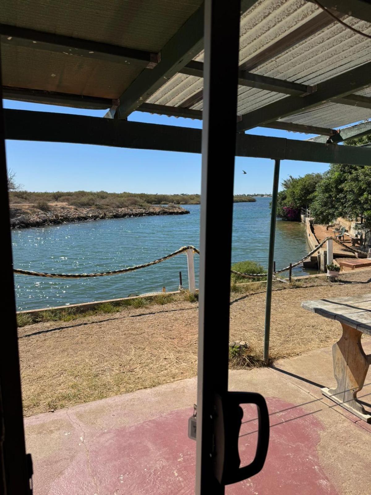 Pelican Point Waterfront Resort Formerly Carnarvon Beach Retreat Exterior photo