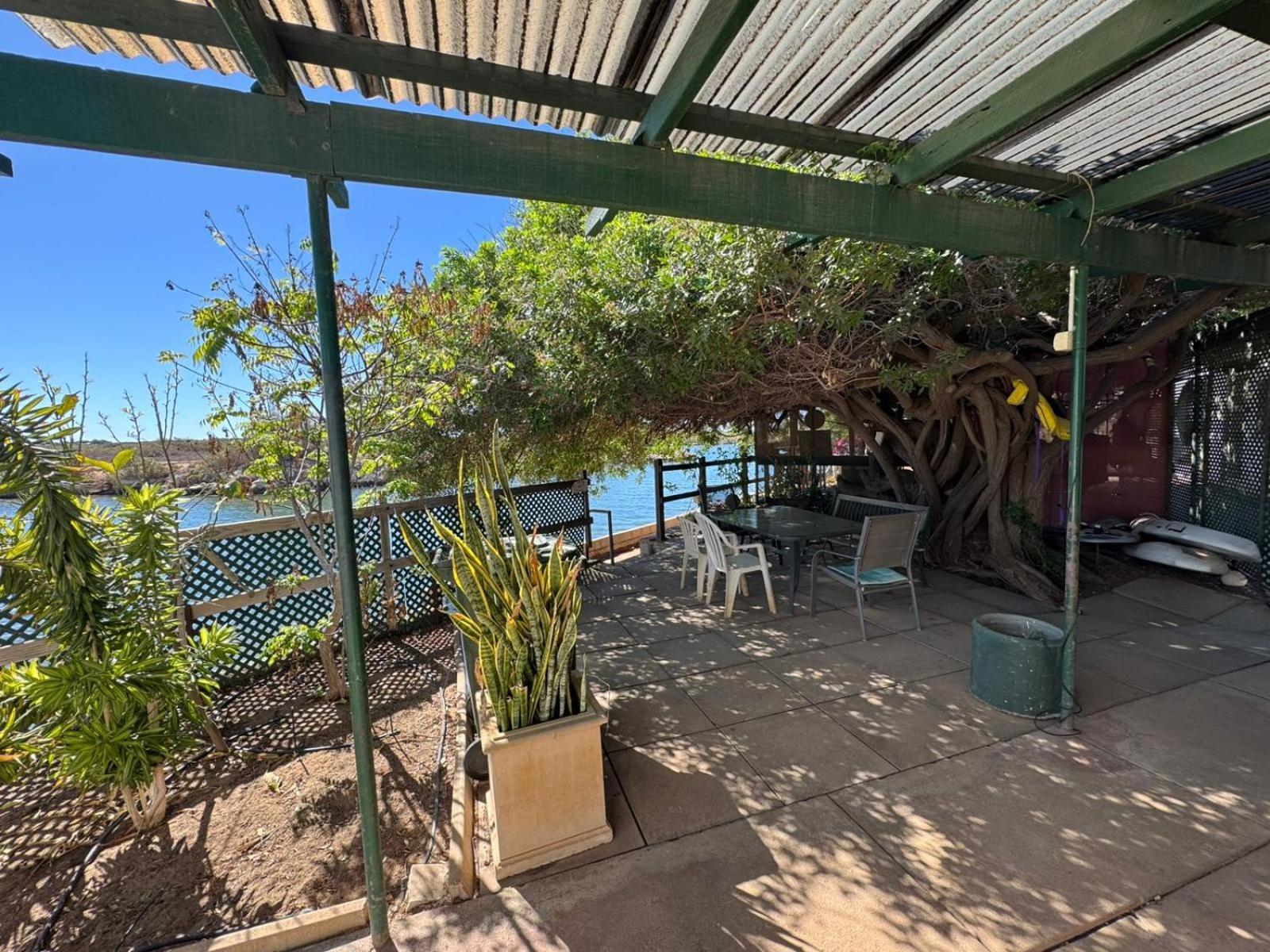 Pelican Point Waterfront Resort Formerly Carnarvon Beach Retreat Exterior photo