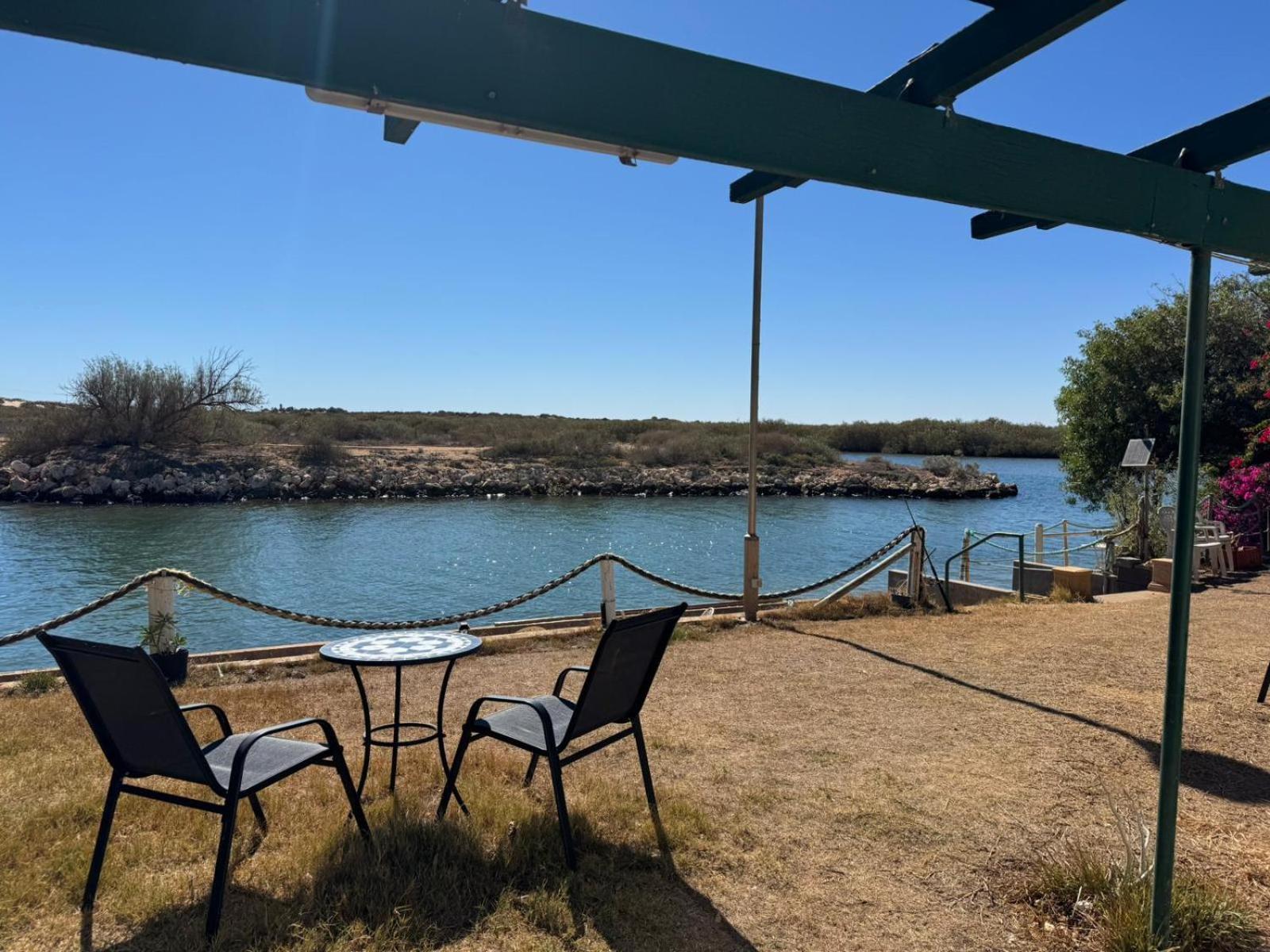 Pelican Point Waterfront Resort Formerly Carnarvon Beach Retreat Exterior photo