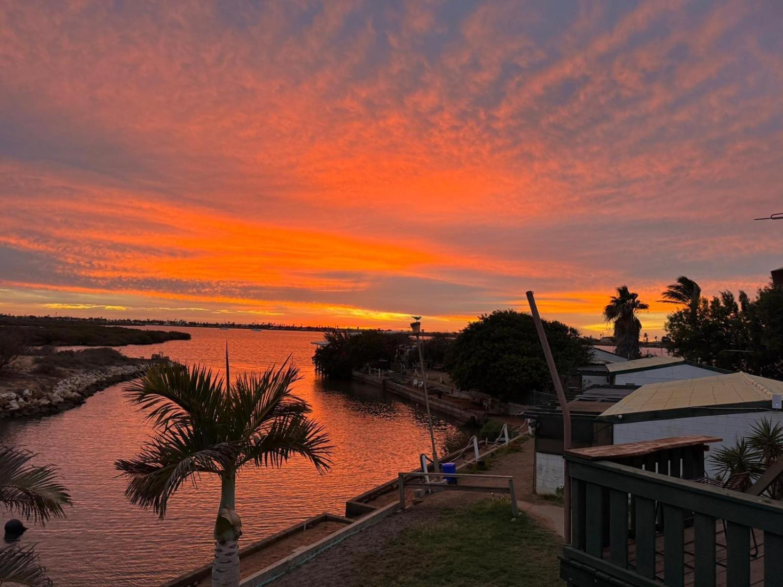 Pelican Point Waterfront Resort Formerly Carnarvon Beach Retreat Exterior photo