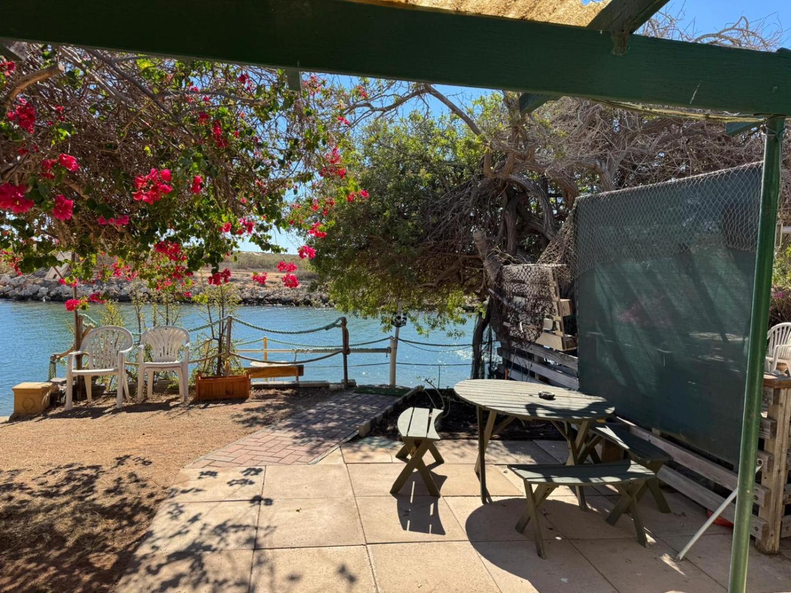Pelican Point Waterfront Resort Formerly Carnarvon Beach Retreat Exterior photo