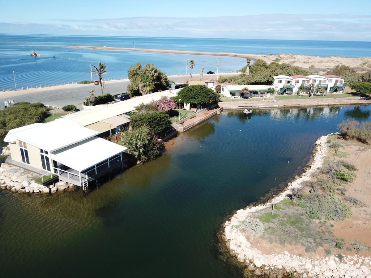 Pelican Point Waterfront Resort Formerly Carnarvon Beach Retreat Exterior photo